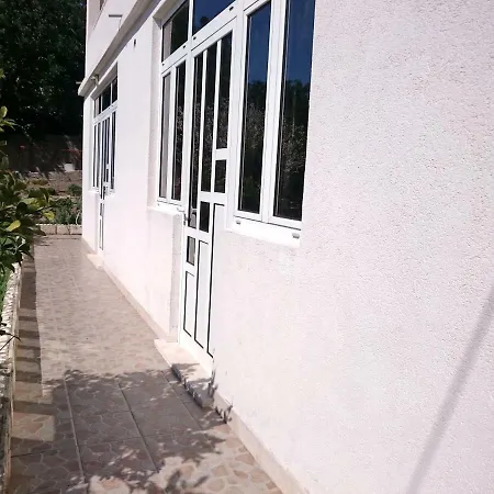 Apartment Ljubic 2 *